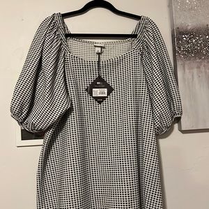 NWT! Black and white gingham Ava & Viv top